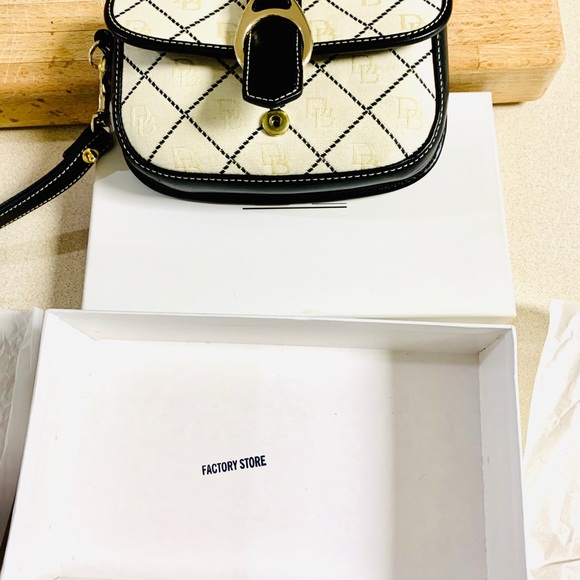 Dooney & Bourke Wristlet Vintage - Picture 11 of 16